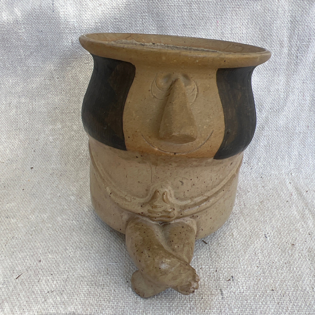 Seated Pot