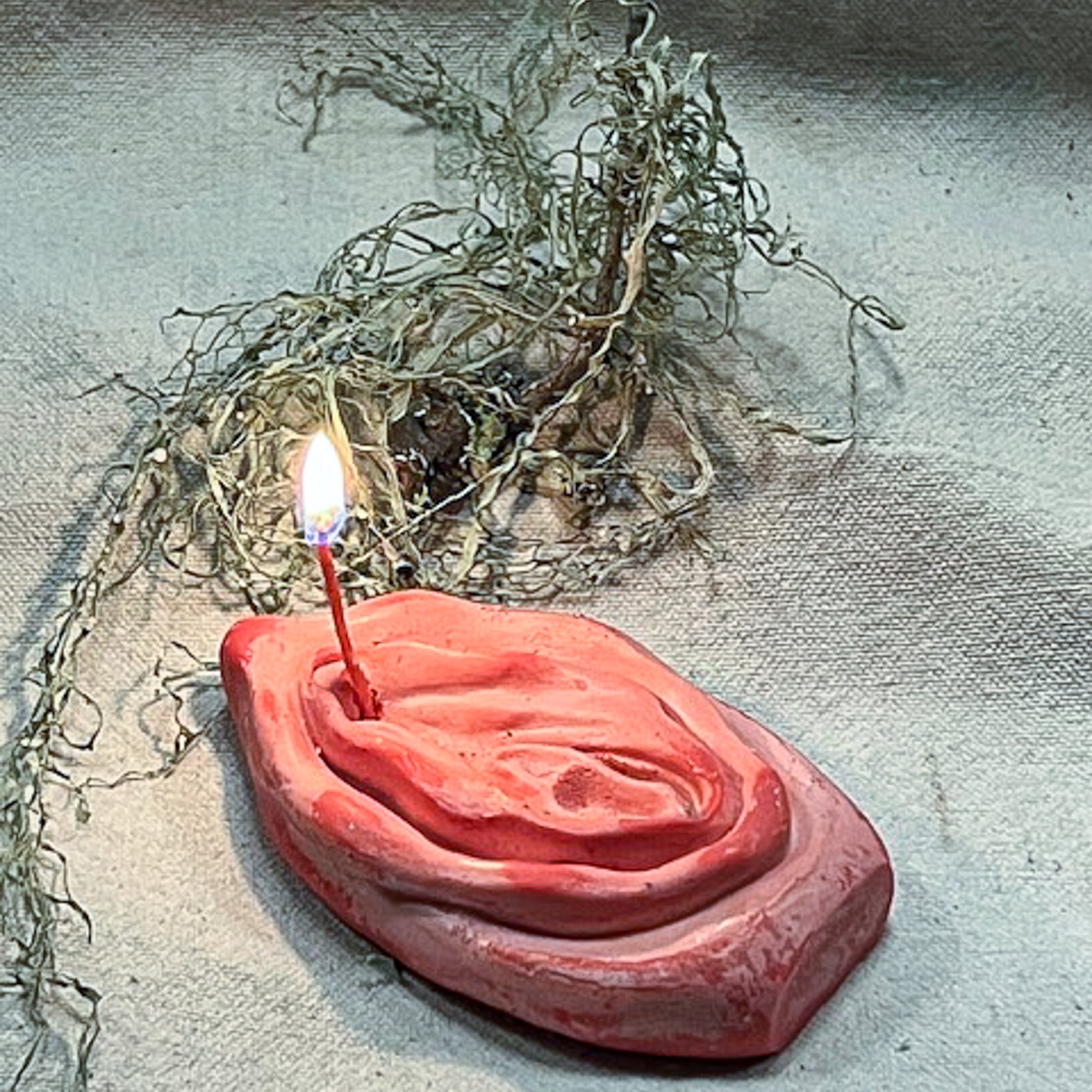 Hand-Poured Vulva Candle – Lavender & Black Pepper Scent